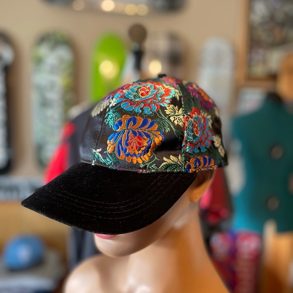 Accessories - Beautiful floral silk hat shiny reflective 3D embroidery